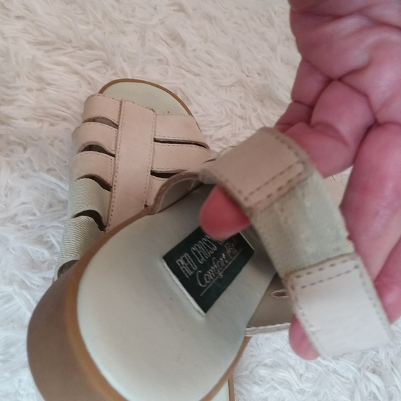 3/$30 Red Cross Comfort Fit Landscape beige canvas and leather sandals sz 7.5M - Picture 8 of 10